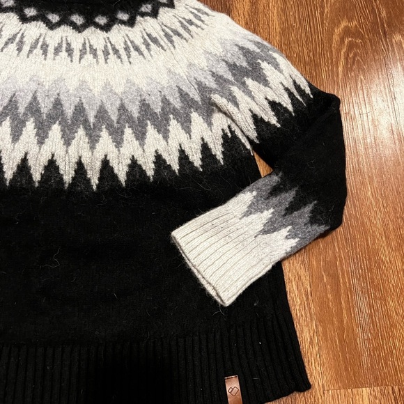 Obermeyer Black and Gray Cowl Turtleneck Sweater - Picture 3 of 8